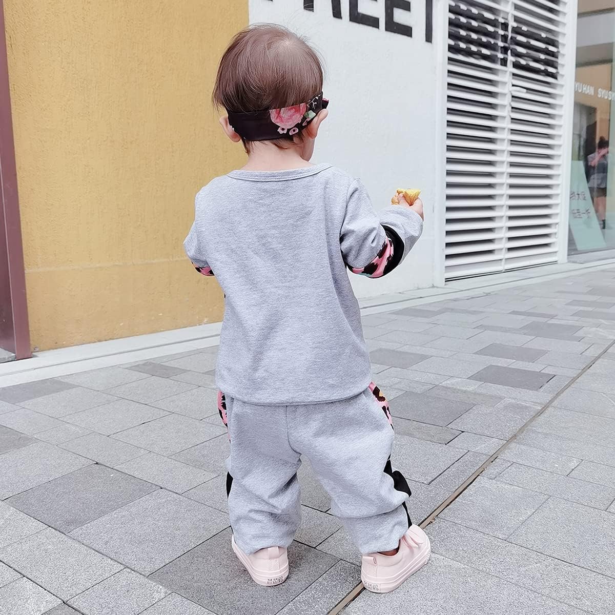 Kuschelweiches Baby-Sweater-Set für Mädchen