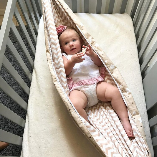 Baby Hängematte für Gitterbett – Weiche Einschlafhilfe für Neugeborene