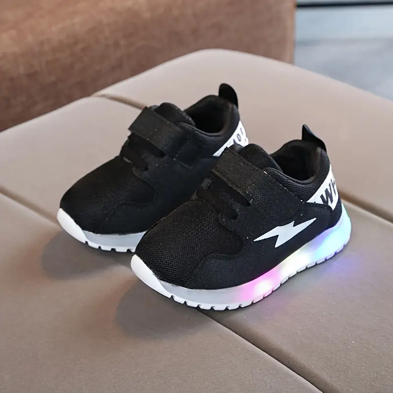 Bequeme LED-Kleinkinderschuhe