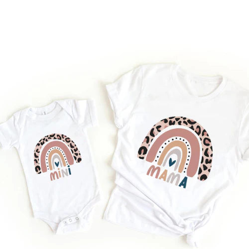 Mama & Tochter - Passendes T-Shirt & Strampler im Regenbogen-Design