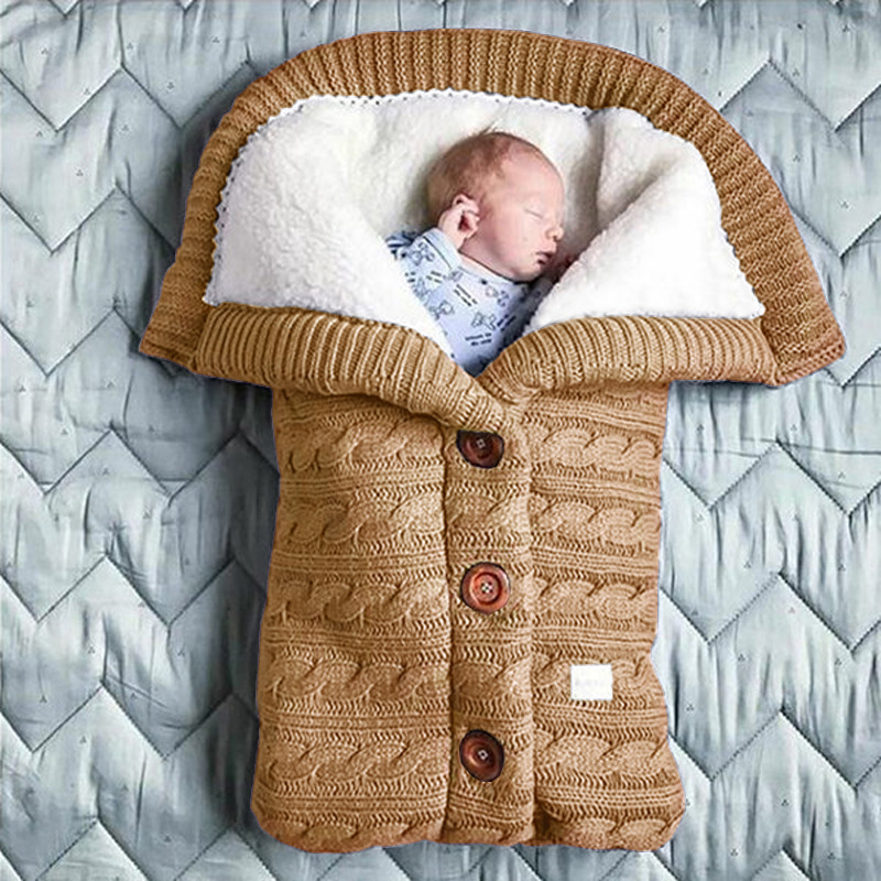 schlafsack strick Baby Strick-Schlafsack mit Kapuze – Weicher, gefütterter Babyschlafsac – Wolkenschaukel