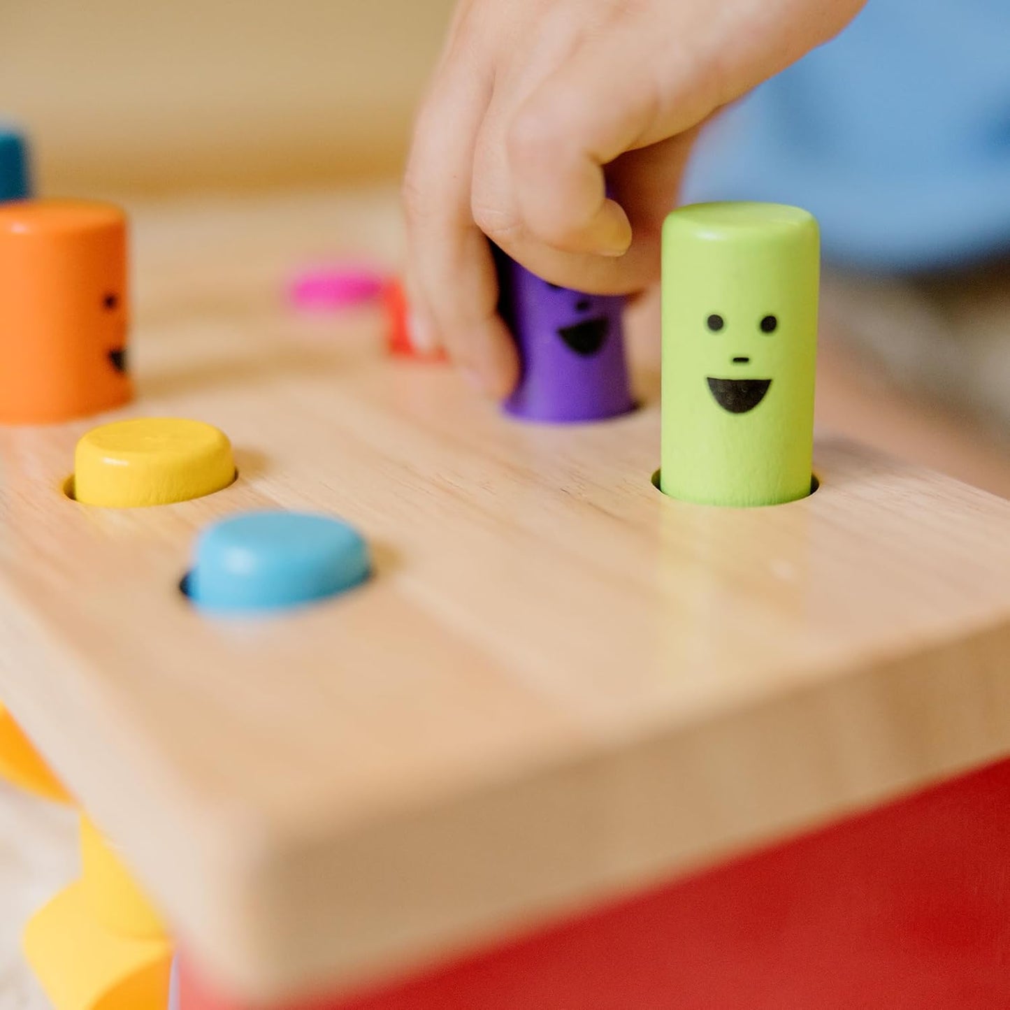 Ein traditionelles Spielzeug im modernen Design - Hammer-Spielzeug