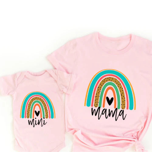 Mama & Tochter - Passendes T-Shirt & Strampler im Regenbogen-Design