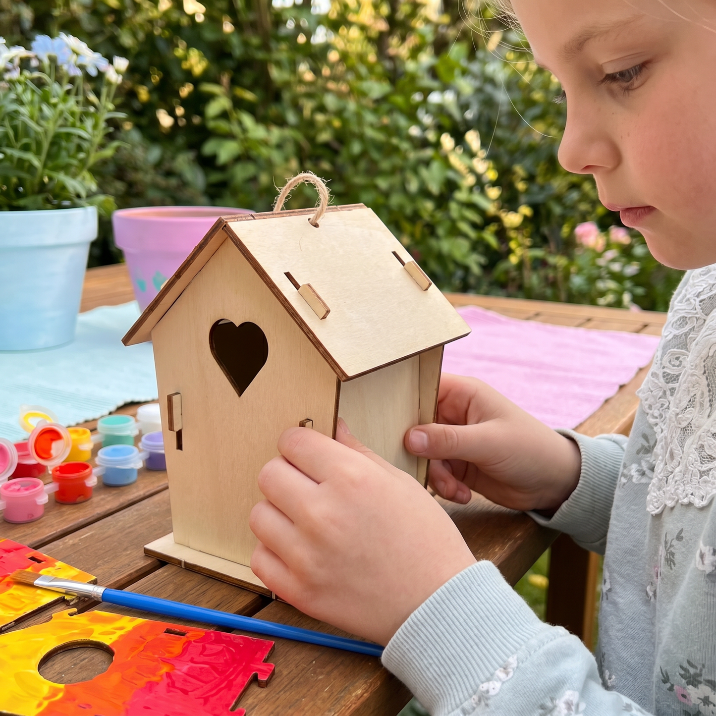 Buntes Vogelhaus Bastel- & Malset für Kinder