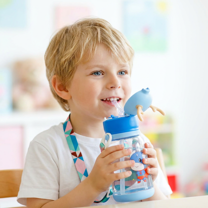 Niedlicher Kinder-Trinkbecher mit Geweih – Auslaufsicher, tragbar & bruchsicher