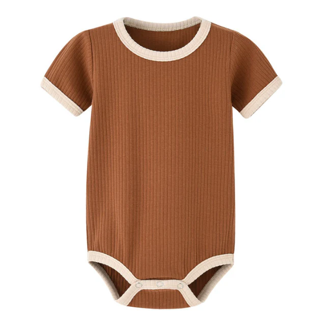 Baby-Strampler mit Kontrastnähten – Kurzarm-Body aus Rippstoff in bunten Farben