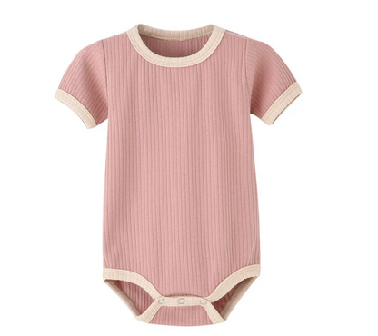 Baby-Strampler mit Kontrastnähten – Kurzarm-Body aus Rippstoff in bunten Farben