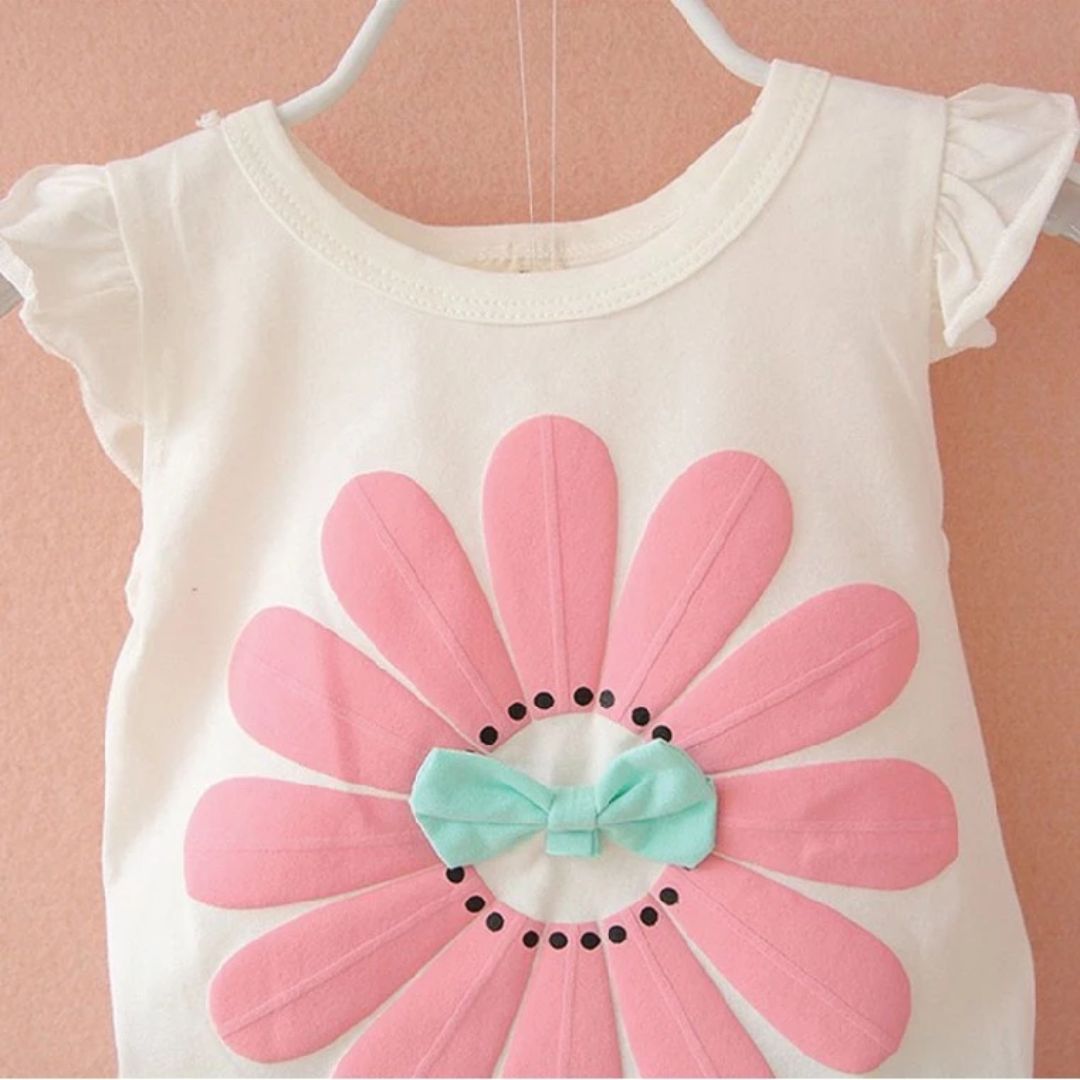 Fröhliche Abenteuer – Baumwoll-Sommer-Set mit Blumenapplikation für Mädchen