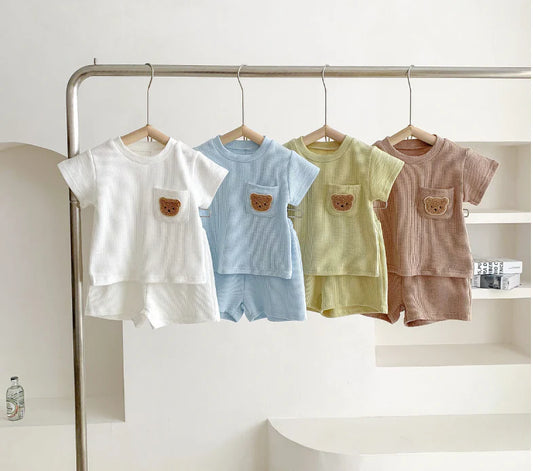 Sommer-Outfit für Babys – Zweiteiliges Set mit süßem Bärchen-Patch