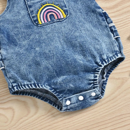 Niedlicher Look – Denim Strampler mit Regenbogen-Applikation für Babys