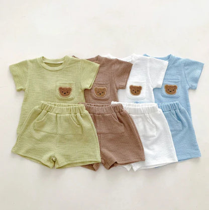 Sommer-Outfit für Babys – Zweiteiliges Set mit süßem Bärchen-Patch