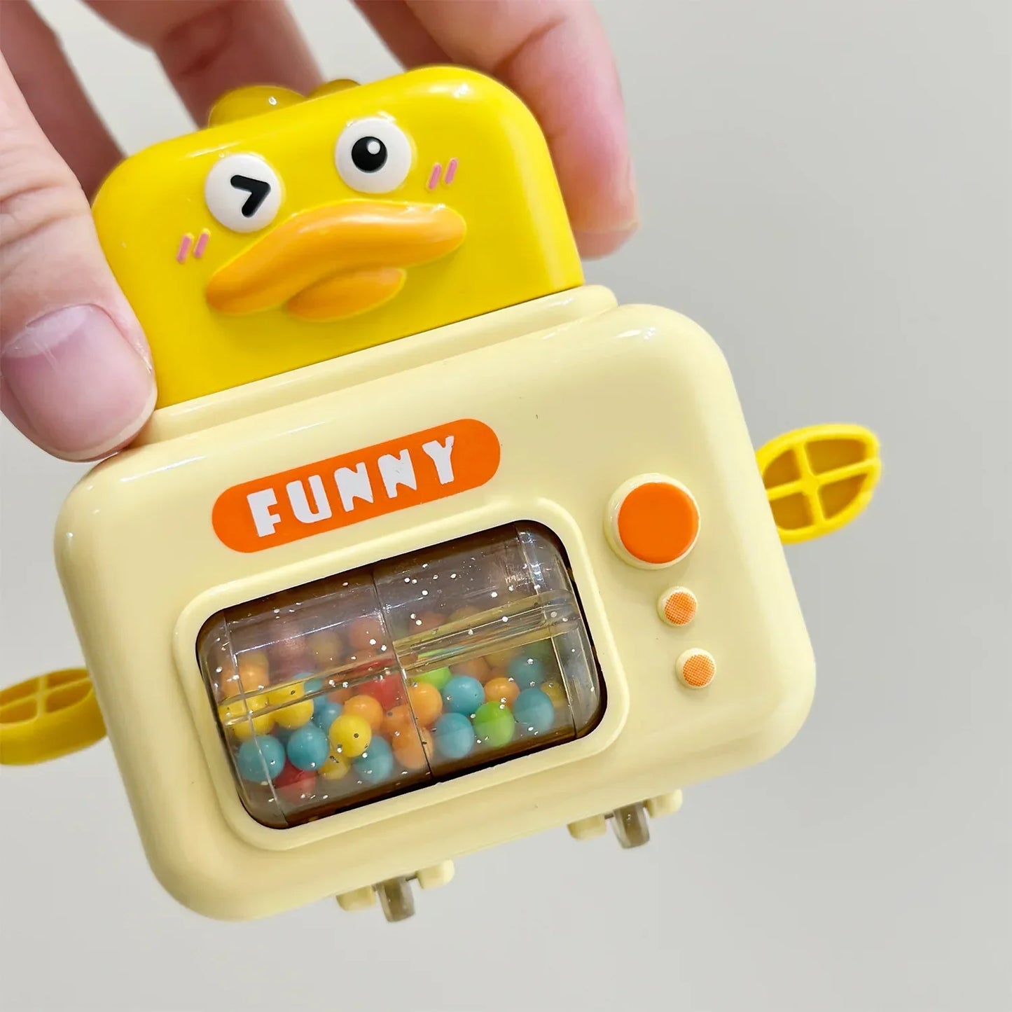 Spaß auf Rädern – Buntes Spielzeugauto mit Tiermotiven