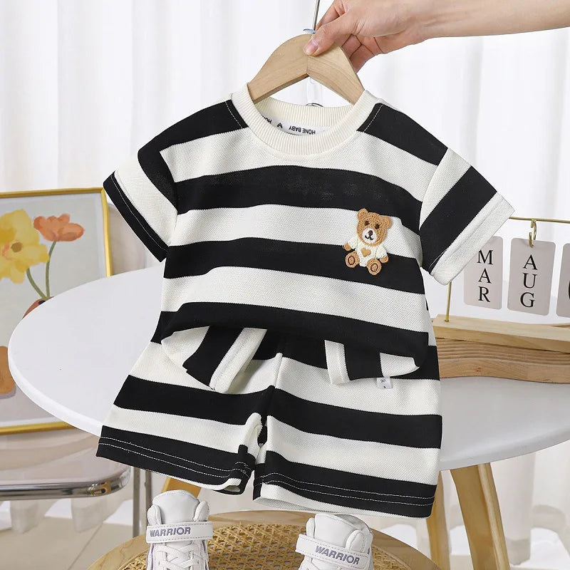 Streifenspaß – Baumwollkleid Set mit Bärenapplikation für Kinder