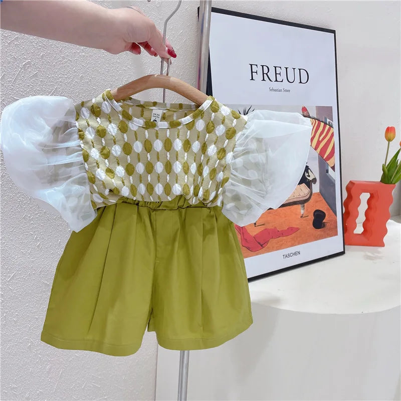 Trendy & Stylisches Sommer-Set für Mädchen – T-Shirt mit Puffärmeln und Shorts in Grün und Gelb