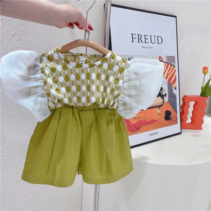 Trendy & Stylisches Sommer-Set für Mädchen – T-Shirt mit Puffärmeln und Shorts in Grün und Gelb