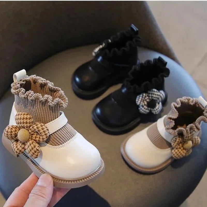 Stilvolle Mädchen Stiefel mit Blumenapplikation – Bequem und Modisch