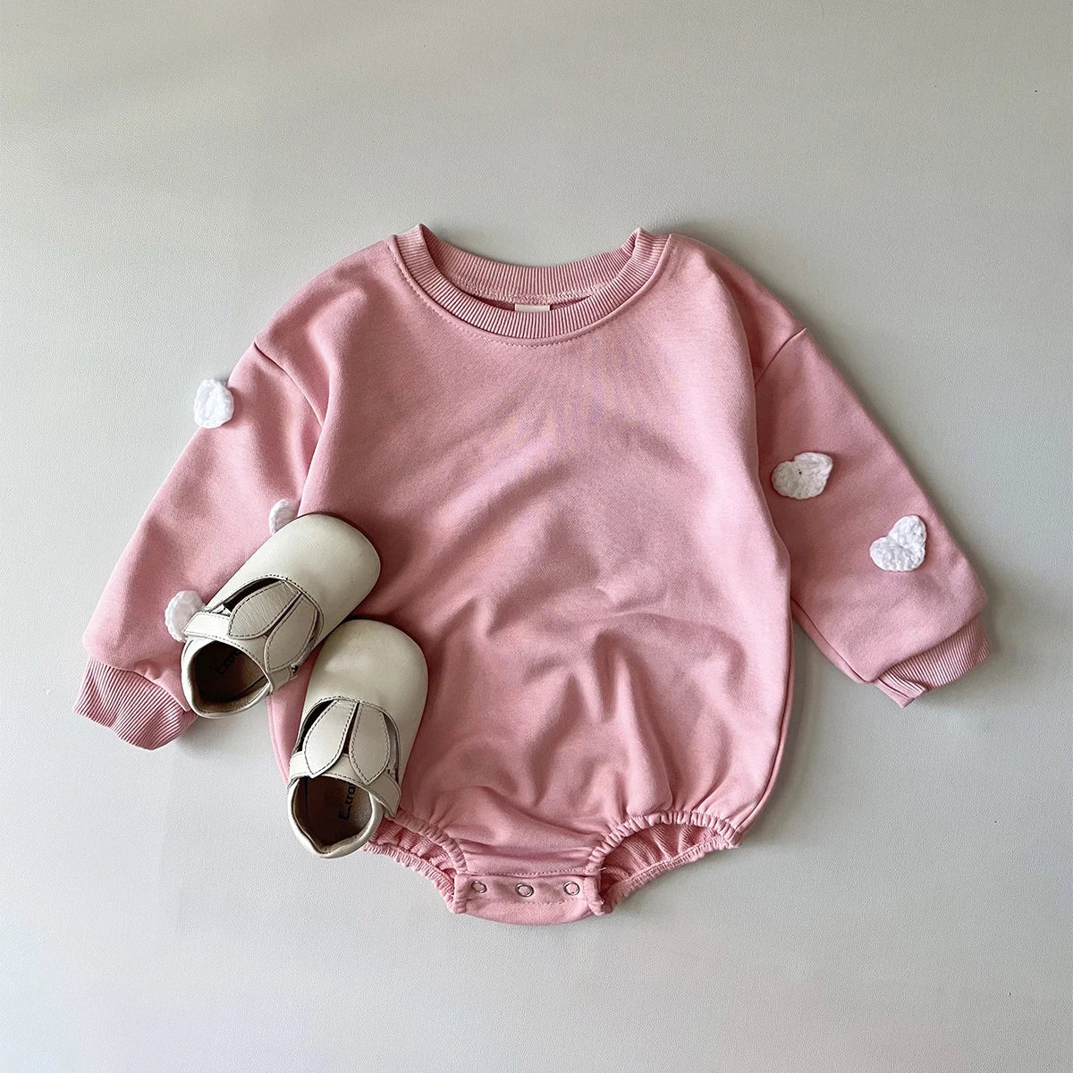 Sweatshirt-Strampler für Babys – Niedliche Wolken-Prints in Blau