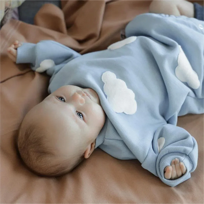 Sweatshirt-Strampler für Babys – Niedliche Wolken-Prints in Blau