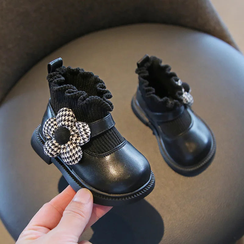Stilvolle Mädchen Stiefel mit Blumenapplikation – Bequem und Modisch