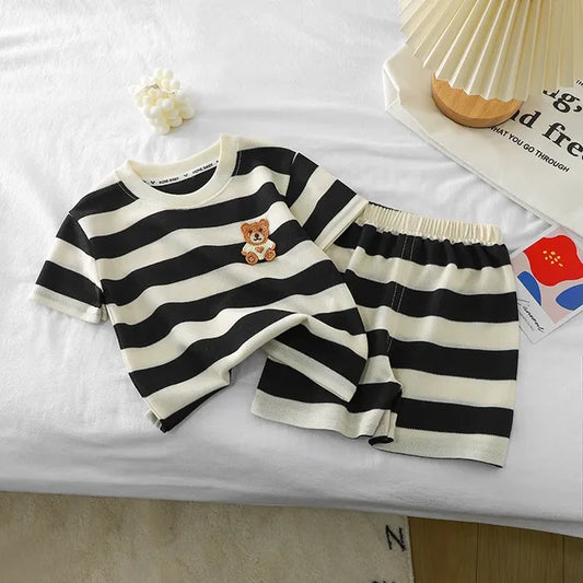 Streifenspaß – Baumwollkleid Set mit Bärenapplikation für Kinder