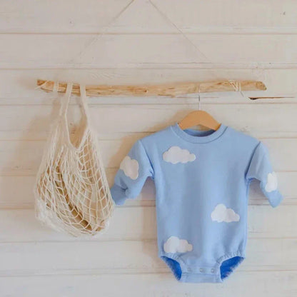 Sweatshirt-Strampler für Babys – Niedliche Wolken-Prints in Blau