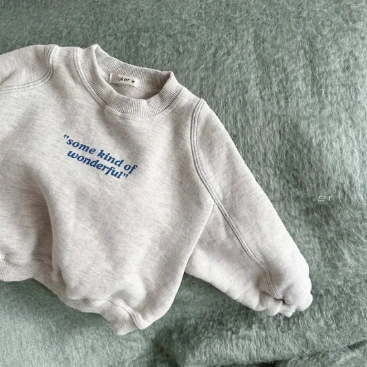 Some Kind of Wonderful“ – Kinder Pullover mit Niedlichem Schriftzug