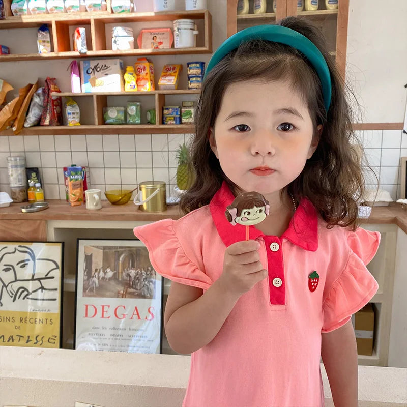 Sommerkleid für Mädchen – Süßes Kinderkleid mit Erdbeer-Stickerei und Rüschenärmeln