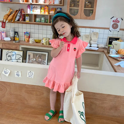 Sommerkleid für Mädchen – Süßes Kinderkleid mit Erdbeer-Stickerei und Rüschenärmeln