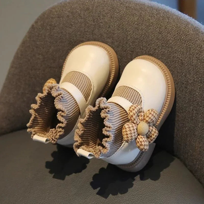 Stilvolle Mädchen Stiefel mit Blumenapplikation – Bequem und Modisch