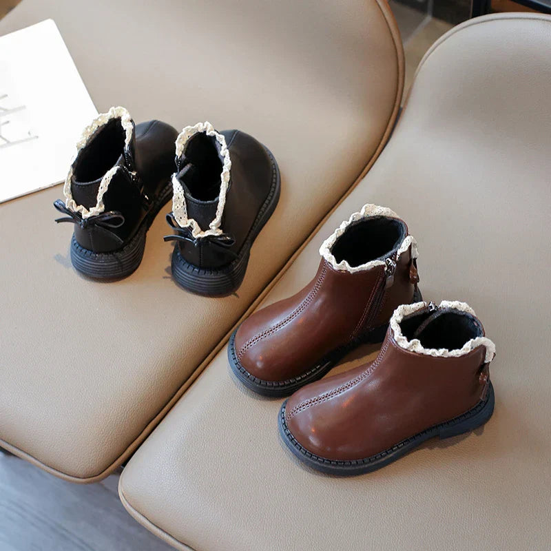 Warme Lederstiefel für Kinder – Klassisch und Bequem mit Rüschen