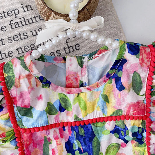 Perfekt für den Sommer - Mädchenkleid mit Blumenmuster und Rüschen