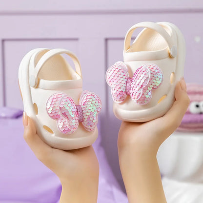 Weiche Sandalen für Mädchen mit Glitzerflügeln – Bequeme Hausschuhe für Kinder