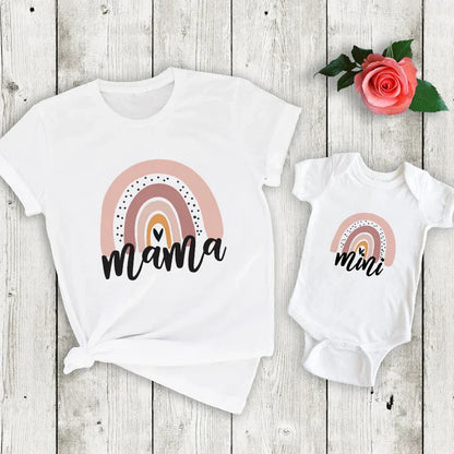 Mama & Tochter - Passendes T-Shirt & Strampler im Regenbogen-Design