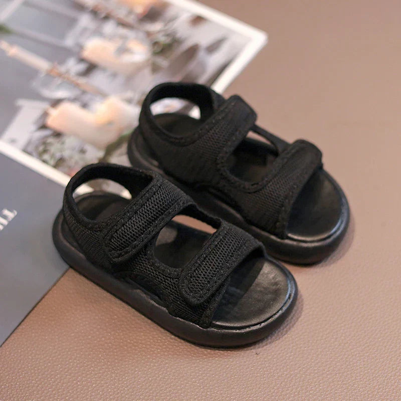 Stylischer Look – Komfortable Kindersandalen mit Klettverschluss