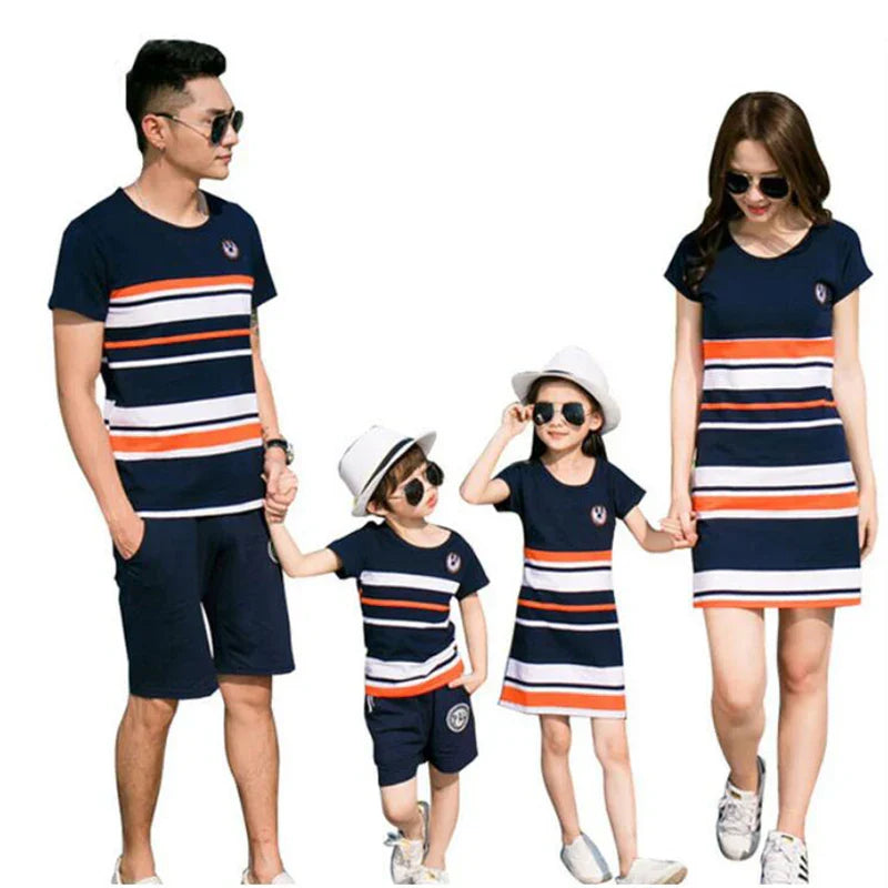 Gestreiftes Familienset – Bequeme Sommer-Outfits für Groß und Klein