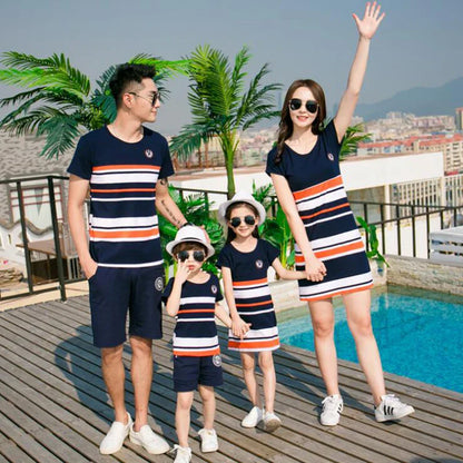 Gestreiftes Familienset – Bequeme Sommer-Outfits für Groß und Klein