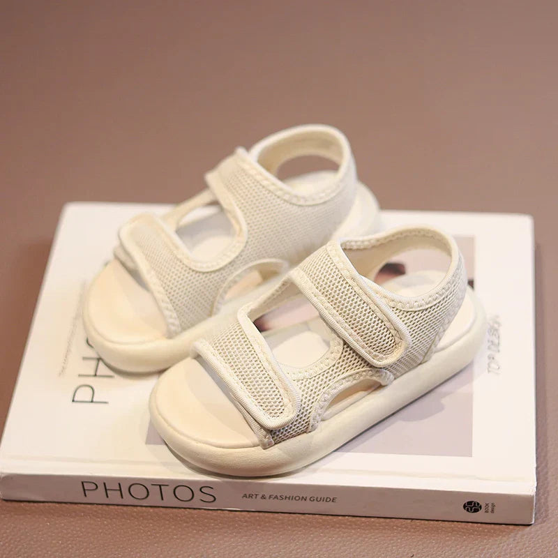 Stylischer Look – Komfortable Kindersandalen mit Klettverschluss