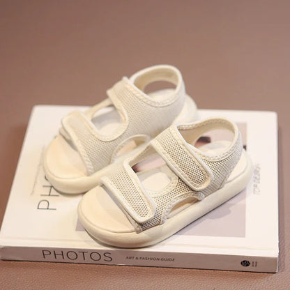 Stylischer Look – Komfortable Kindersandalen mit Klettverschluss