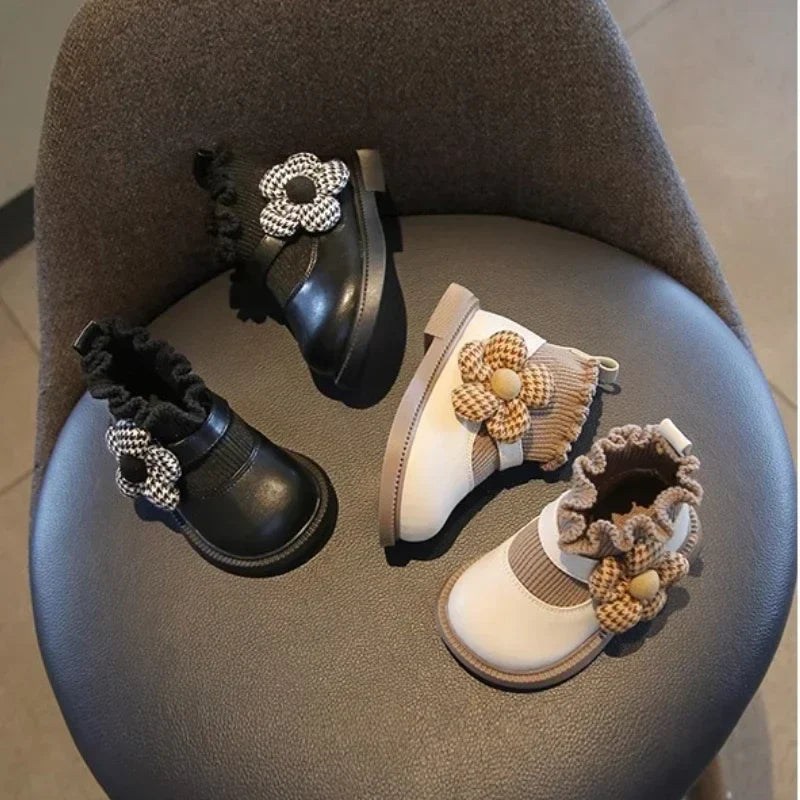 Stilvolle Mädchen Stiefel mit Blumenapplikation – Bequem und Modisch